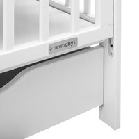 NEW BABY dětská postýlka se stahovací bočnicí a šuplíkem BASIC bílá