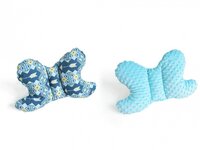 BABY NELLYS dětský polštářek z minky MOTÝLEK modrá